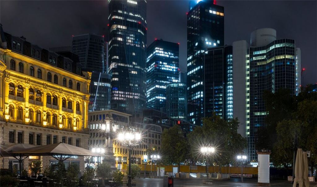Städte, die nie schlafen: Gerade in Metropolen wie Frankfurt ist es kaum je wirklich dunkel.