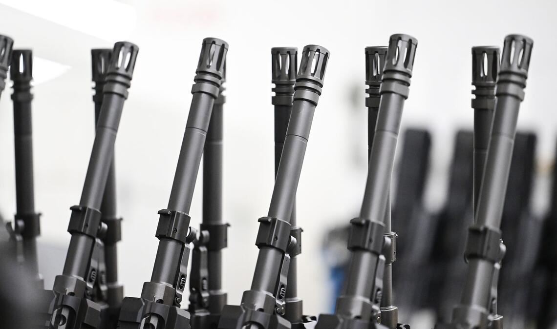 Stahl an Stahl: Die Läufe von Sturmgewehren in der Produktion von Heckler & Koch.