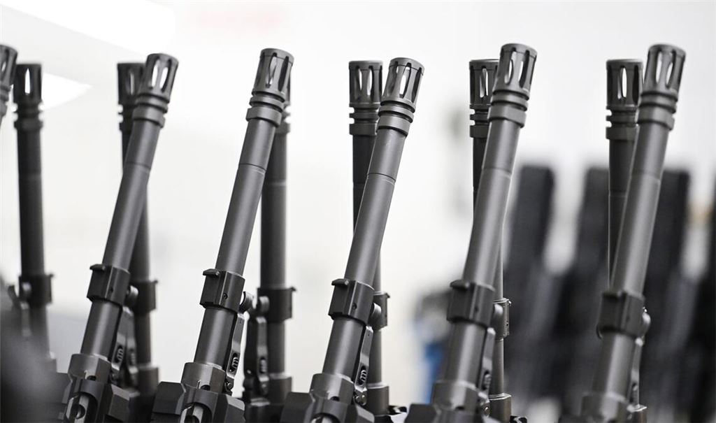 Stahl an Stahl: Die Läufe von Sturmgewehren in der Produktion von Heckler & Koch.