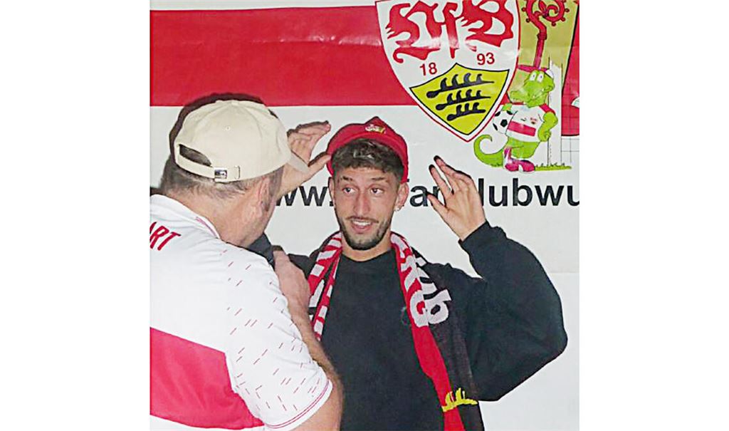 Stargast Atakan Karazor wird von den VfB-Fans gefeiert. Der Mittelfeld-Mann gehört zu den Unersetzlichen im Team. Foto: privat