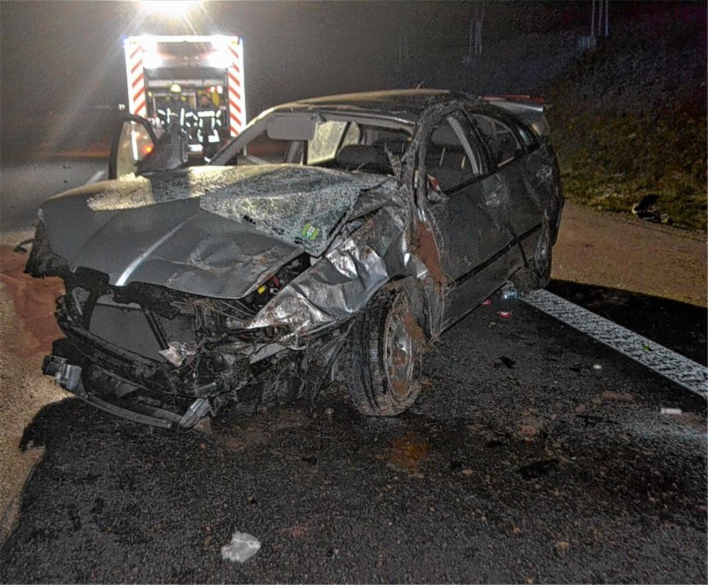 Auto überschlägt sich mehrmals