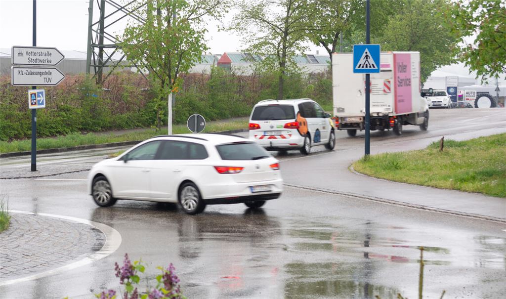 Stark frequentiert: die Einmündung vom Kreisverkehr in die Vetterstraße. Foto: Fotomoment