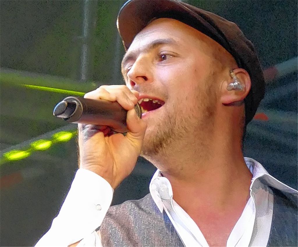 Max Mutzke hat das Publikum voll im Griff