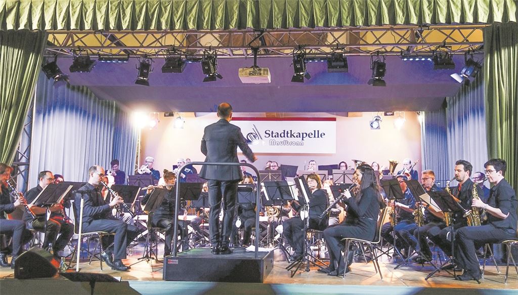 Starker Auftritt nach der Corona-Zwangspause: Die Stadtkapelle Maulbronn wird beim Frühjahrskonzert dem Motto „We want to entertain you“ vollauf gerecht. Foto: Bastian