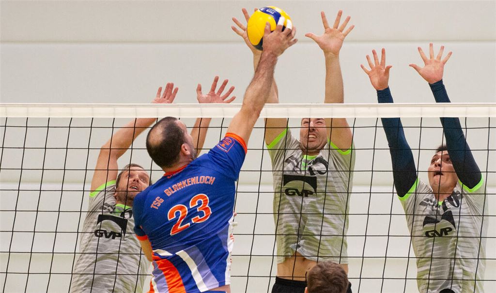 Starker Block: Die Ötisheimer sind in der Bezirksliga das Maß der Dinge. Foto: Fotomoment.