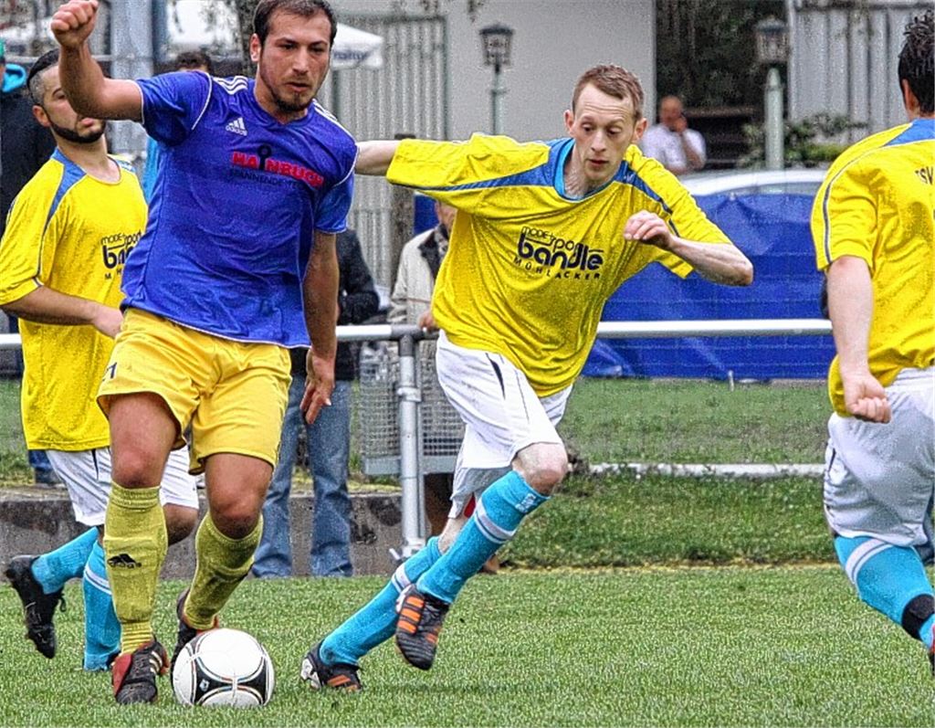 Starker Innenverteidiger in starker Elf – trotzdem will Patrick Kaltenegger (re.) Phönix Lomersheim nach der Saison verlassen. Foto: Eigner
