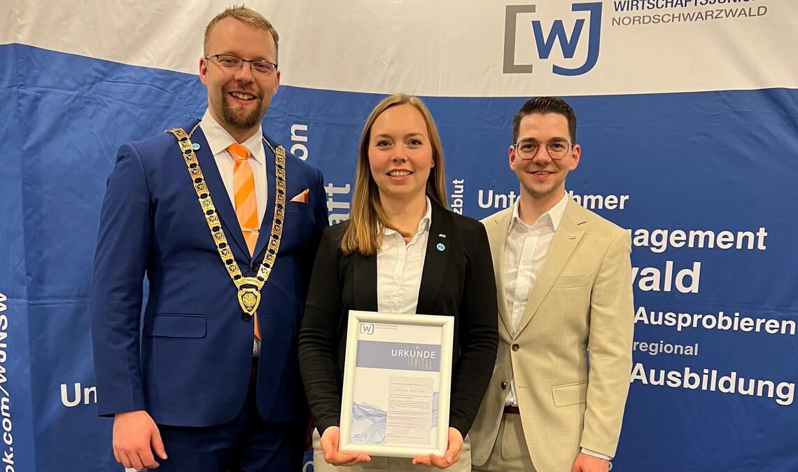 Starkes Team: Kreissprecher Kay Bäumges, seine künftige Nachfolgerin Annina Reiling und Vorgänger Florian Westhauser (re.) engagieren sich als Wirtschaftsjunioren für die Allgemeinheit.Foto: p