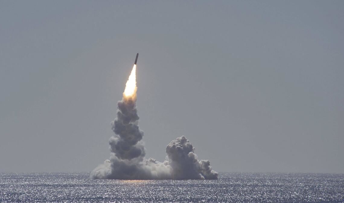 Start einer unbewaffneten Trident II D5LE Rakete  vom Unterseeboot USS Maine  am 12. Februar 2020 vor der Küste von San Diego im US-Bundesstaat Kalifornien.