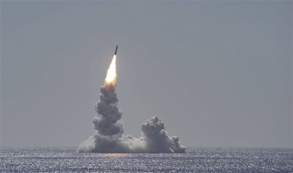 Start einer unbewaffneten Trident II D5LE Rakete  vom Unterseeboot USS Maine  am 12. Februar 2020 vor der Küste von San Diego im US-Bundesstaat Kalifornien.