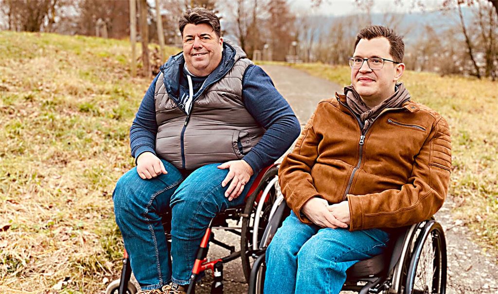 Starten eine Hilfsaktion für gehbehinderte Menschen in der Ukraine: Alexander Lang (li.) und Philipp Schrenk, die Gründer der Internet-Plattform „Youlife.Rocks“. Fotos: privat