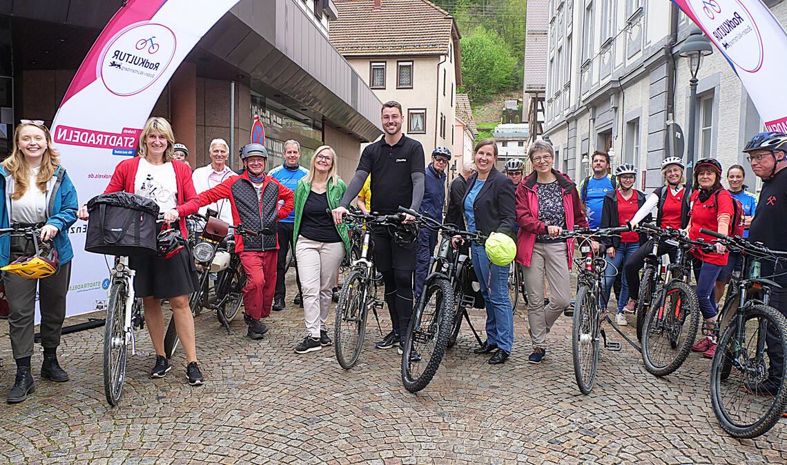 Startschuss fürs „Stadtradeln“ in der Region: Von Neuenbürg aus geht es auf Tour. Am Ende sollen idealerweise mehr als 470000 Kilometer abgestrampelt werden. Foto: Friedrich