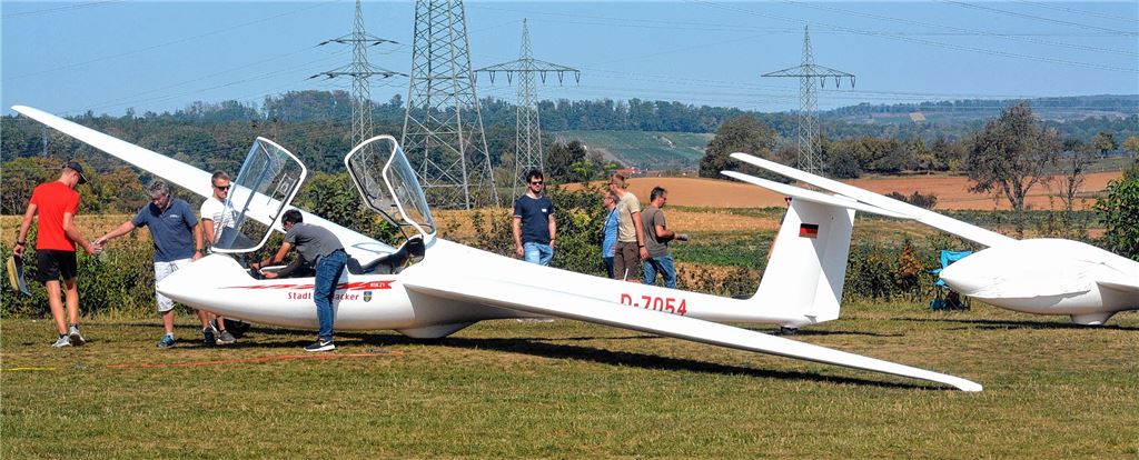 Statt Flugplatzfest: An den Schnuppertagen von „Try &Fly“ haben Interessierte die Chance, den Segelflugsport hautnah kennenzulernen. Fotos: Stahlfeld