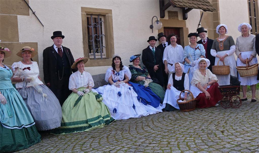 Statt Langfilm setzen die Lienzinger jetzt auf Kurzfilme: Die Darsteller sind vorbereitet auf den ersten Dreh, der in wenigen Wochen beginnen soll. Foto: Friedrich