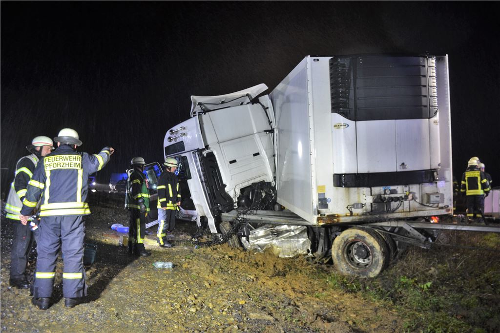910_0008_187261_myro_Unfall_Lkw_A8