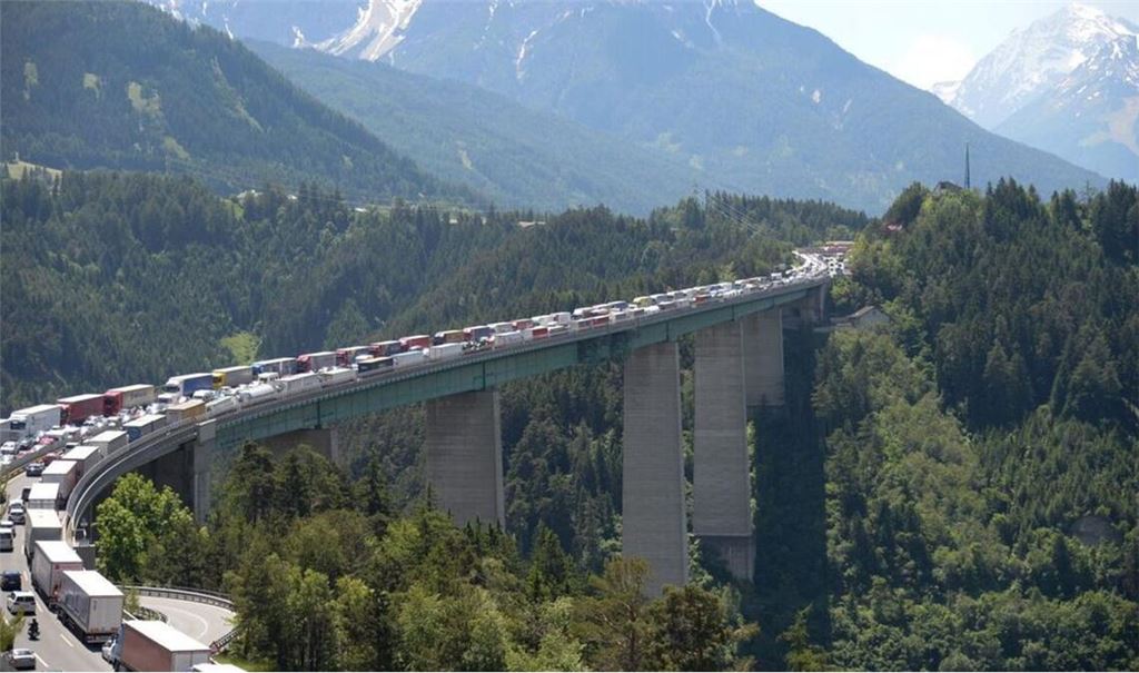 Stau auf der Brennerautobahn: Ende Mai ist die Route komplett dicht.