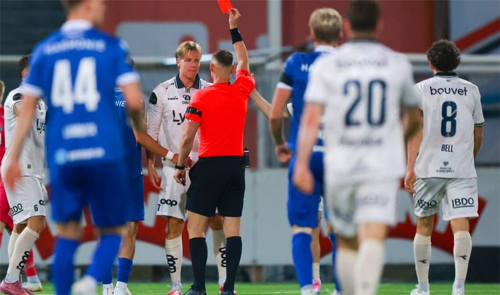 Stavangers Innenverteidiger Jesper Daland sah gegen Sandefjord die Rote Karte.