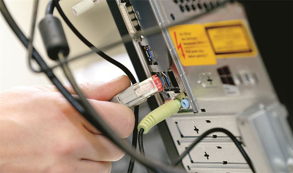 Stecker rein und fertig? Von wegen! Das Ringen um Fördergelder für den Ausbau eines leistungsstarken Internets geht in der Region in die nächste Runde. Foto: Archiv
