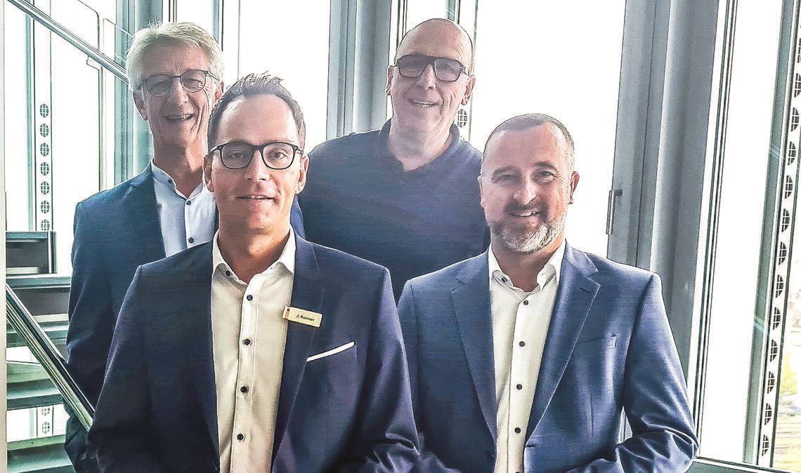 Stefan Hammes (IHK; v.li.), Jens Renner (Sparkasse Pforzheim Calw), Jörg Fuchs (Handwerkskammer) und Jens Schwittay (Volksbank pur). Foto: Peche