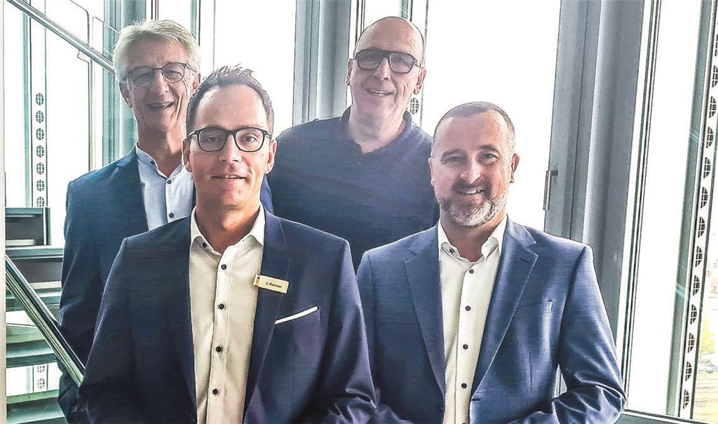 Stefan Hammes (IHK; v.li.), Jens Renner (Sparkasse Pforzheim Calw), Jörg Fuchs (Handwerkskammer) und Jens Schwittay (Volksbank pur). Foto: Peche