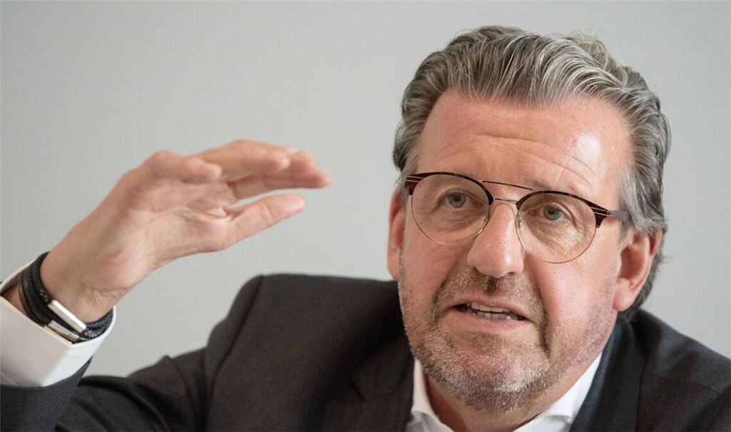 Stefan Wolf bei einer Pressekonferenz. (Archivbild)