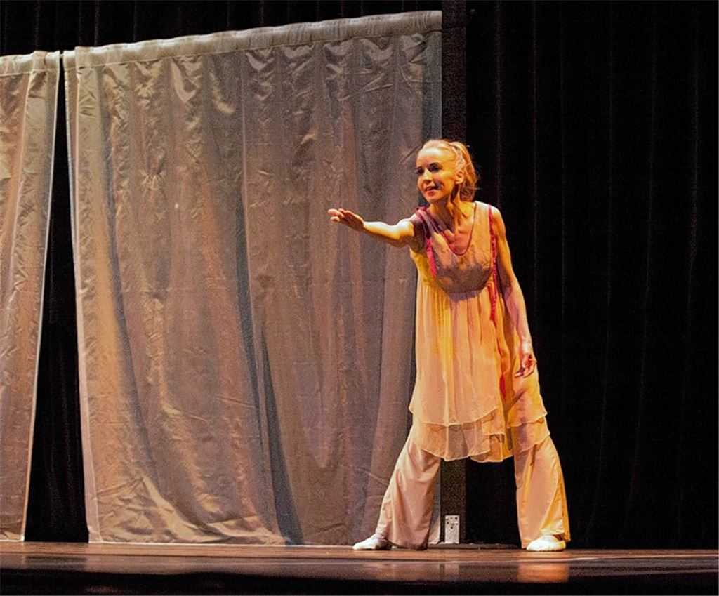 Stefanie Goes tanzt Fanny.