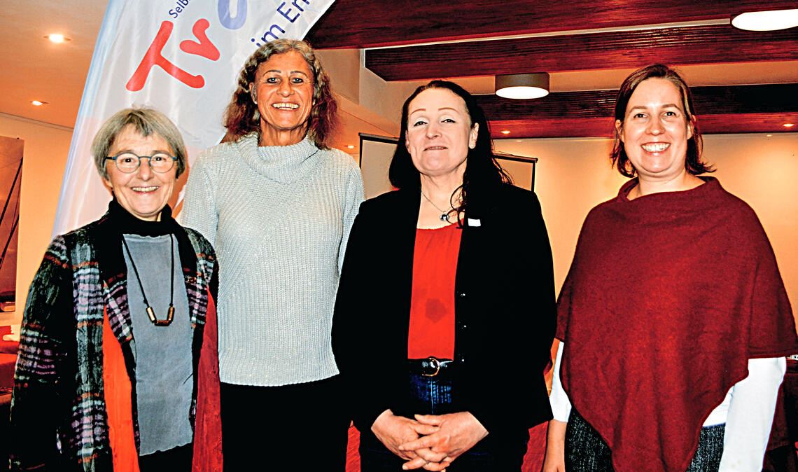 Stefanie Seemann (v.li.), Stefanie Hammer, Dr. Livia Prüll und Dr. Hilde Neidhardt bei der Jubiläumsveranstaltung. Foto: Stahlfeld