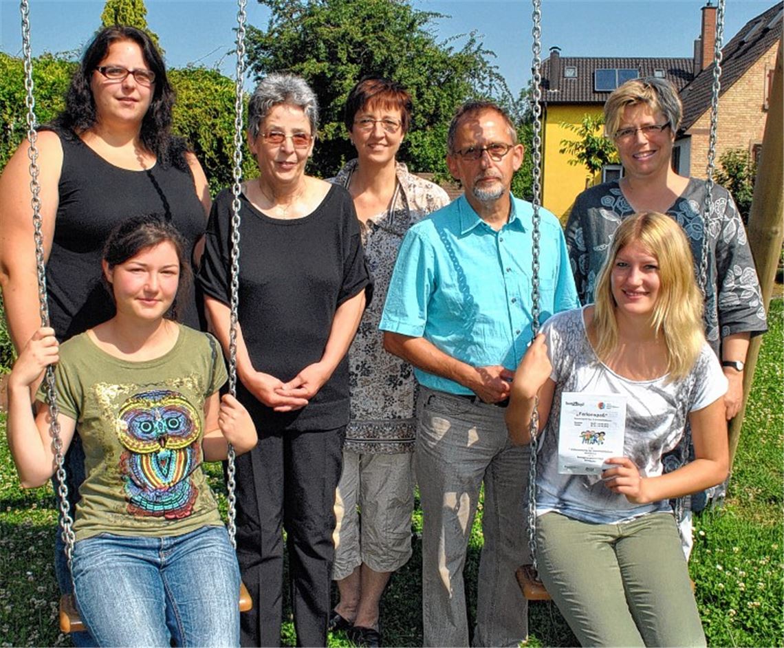 Stefanie Thäter (v.li.), Lena Baesgen, Inge Bachner, Alexandra Rapp, Alfred Soltner, Johanna Bächle und Teresa Kern sorgen für eine umfassende Betreuung.Foto: Stahlfeld