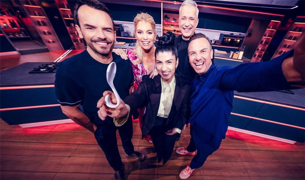 Steffen Henssler, Moderatorin Angelina Kirsch, Elif Oskan, Alexander Herrmann und Tim Raue (von links) zum Start der neuen "The Taste"-Staffel.