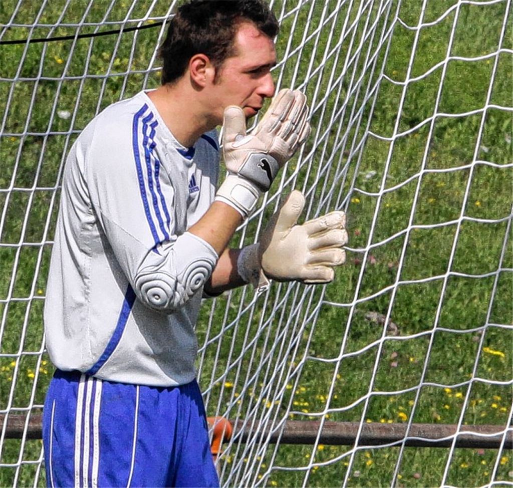 Steffen Pischke (li.) nimmt die Herausforderung an, doch Matthias Rößler (re.) will nicht wieder der Ersatzmann sein, der er in Illingen, bei den Sportfreunden und 08 Mühlacker schon war. Archivfotos: Eigner