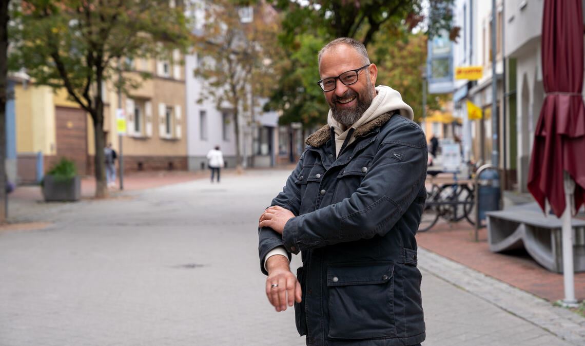 Steffen Roller, der neue Citymanager, hat die Ärmel schon hochgekrempelt. Foto: Recken