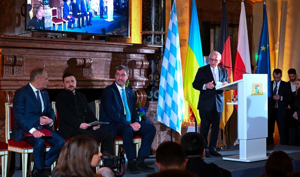 Stellvertretend für den Mut und die Kraft der Ukrainer im Krieg gegen Russland nahm Präsident Wolodymyr Selenskyj den Ewald-von-Kleist-Preis entgegen.