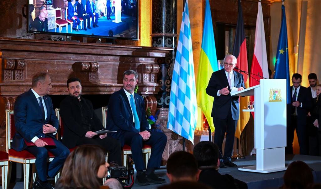 Stellvertretend für den Mut und die Kraft der Ukrainer im Krieg gegen Russland nahm Präsident Wolodymyr Selenskyj den Ewald-von-Kleist-Preis entgegen.