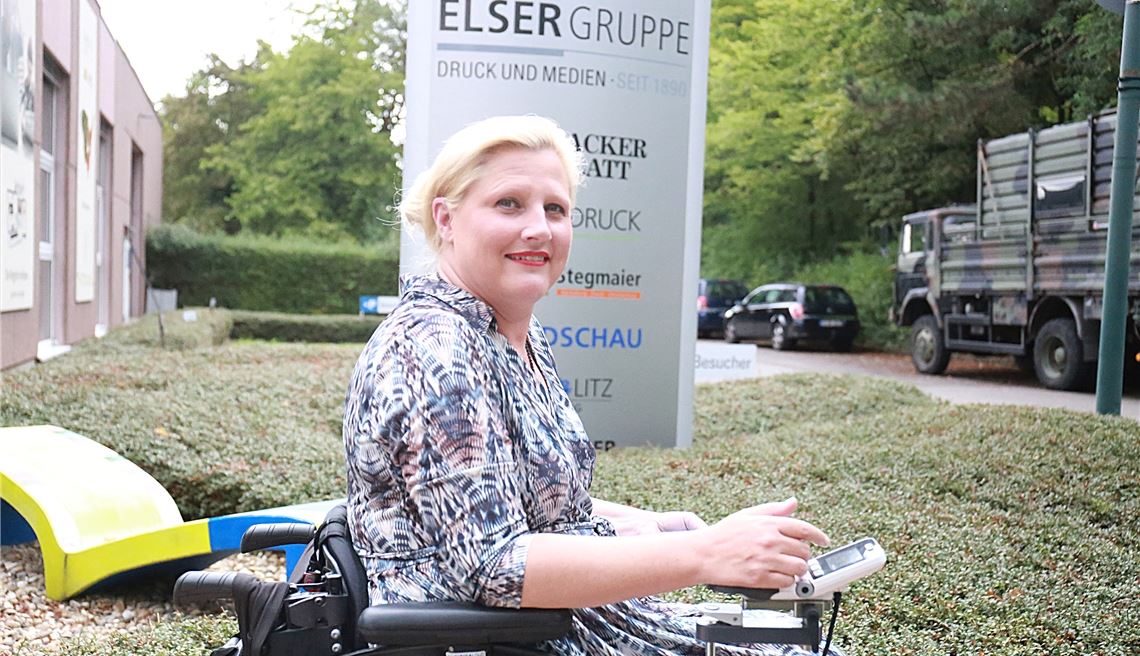 Stephanie Aeffner berichtet beim Besuch unserer Redaktion auch, was es heißt, als Rollstuhlfahrerin Bundestagsabgeordnete zu sein, und warum sie für Bahnreisen zwischen Berlin und ihrer Heimat wesentlich länger benötigt als andere Abgeordnete. Foto: Deeg