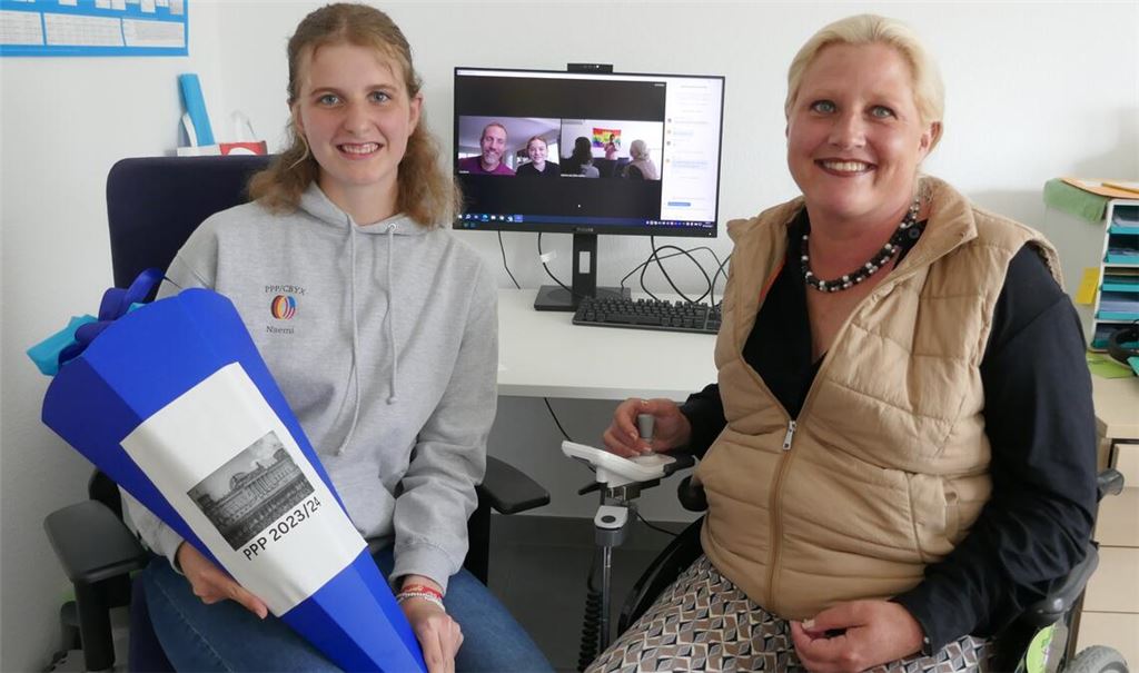 Stephanie Aeffner (re.) verabschiedet Juniorbotschafterin Naemi Schwing. Foto: privat