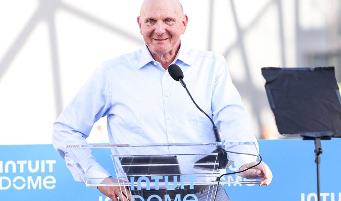Steve Ballmer – Ex-Microsoft-Chef und Clippers-Besitzer bleibt stabil, trotz NBA-Ermittlungen.