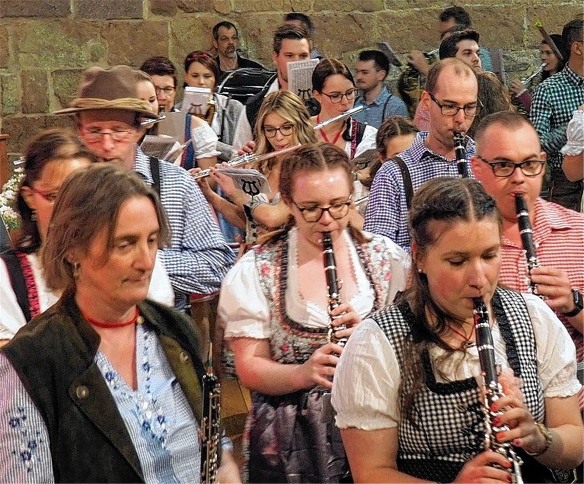 Bei der Hüttengaudi geht die Post ab Bei der Hüttengaudi geht die Post ab