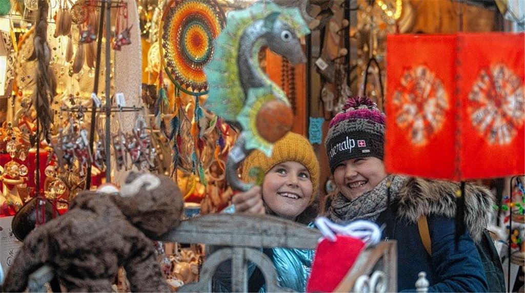 Schulbands bereichern den Weihnachtsmarkt