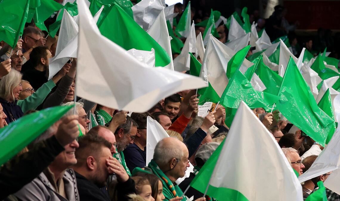 Stimmungsvolle Atmosphäre in der EWS-Arena.