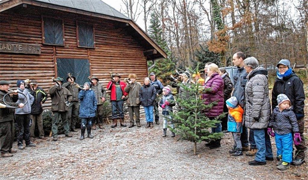 Ansturm der Kunden freut die Jagdhornbläser