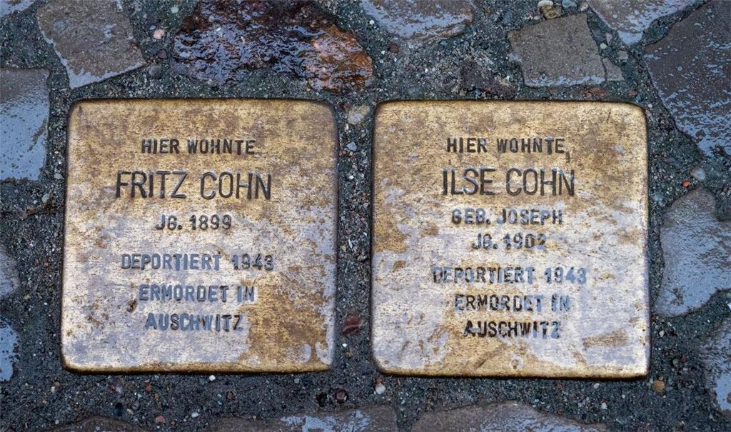 Stolpersteine mit den Namen Fritz Cohn und Ilse Cohn, verlegt in Stralsund.