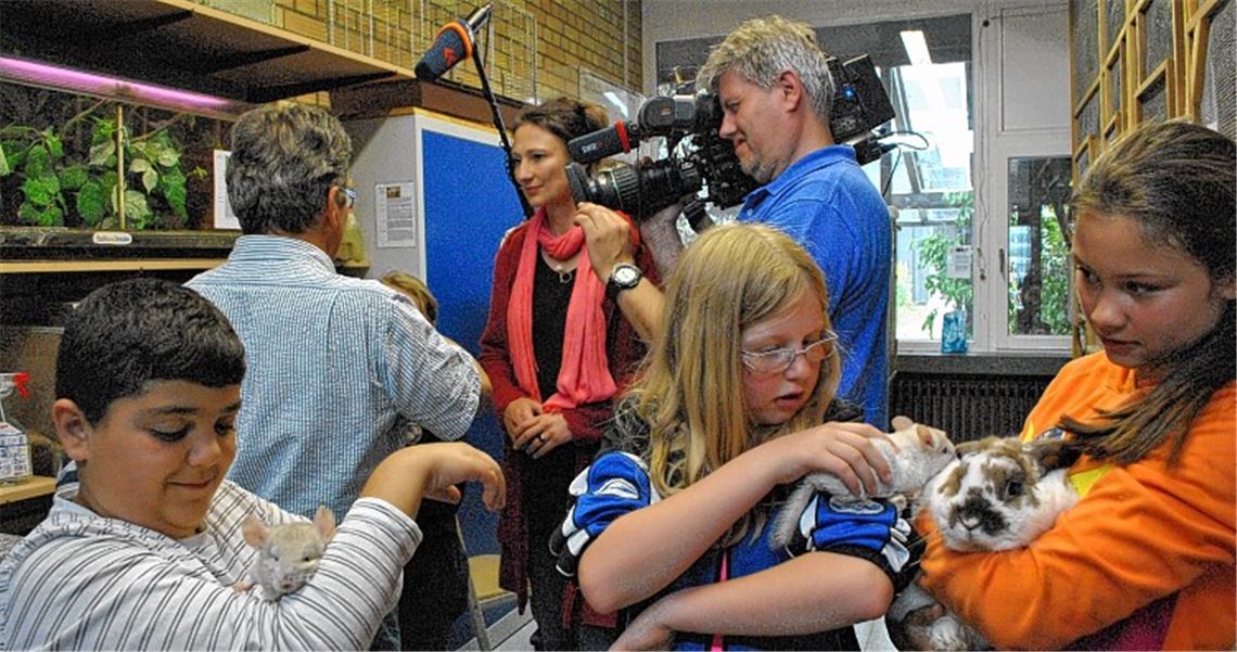 Stolz präsentieren die Illinger Kinder ihren Schulzoo.Foto: Stahlfeld