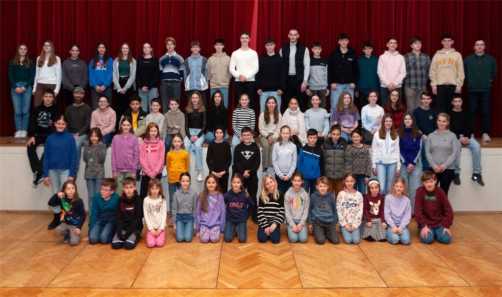 Stolze Sportlerinnen und Sportler: Die Geehrten bei der Sportlerehrung des TV Mühlacker im Uhlandbau. Foto: Fotomoment