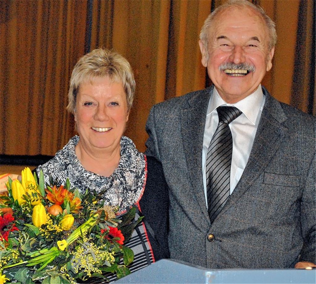 Strahlende Gesichter: Der scheidende Turngau-Präsident Gunter Bretschneider und seine Nachfolgerin Bärbel Vorrink. 