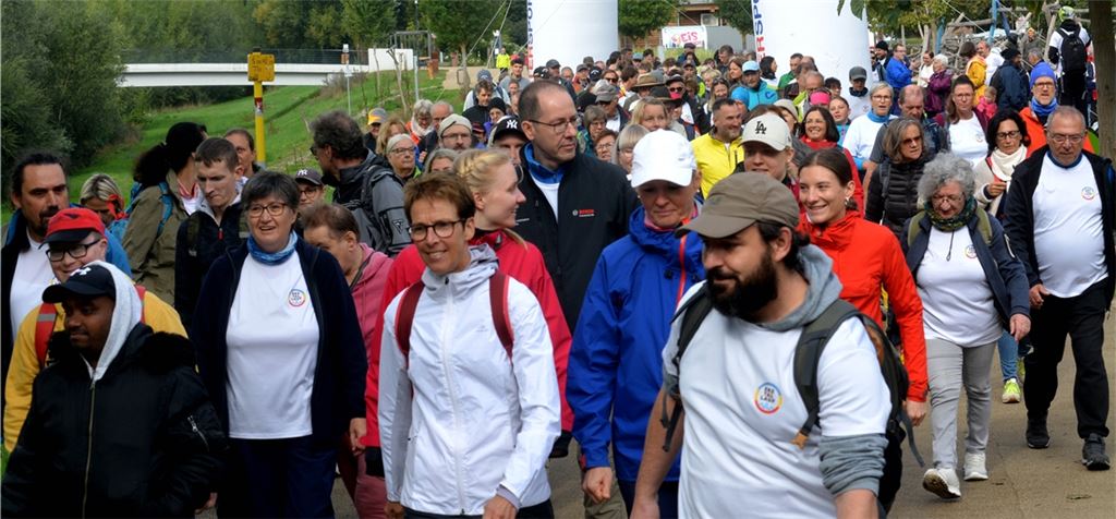 Strahlende und motivierte Gesichter: Der erste Enztallauf des Kaufhauses Sämann zugunsten der Lebenshilfe Vaihingen-Mühlacker ist ein voller Erfolg.Fotos: Stahlfeld