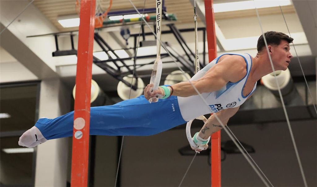 Straubenhardts Topturner Illia Kovtun an den Ringen. Mit insgesamt 20 Scorepunkten ist er auch im zweiten Wettkampf der wertvollste Punktesammler der KTV. Foto Tom Arendt