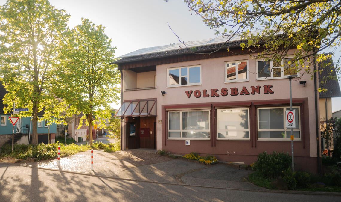 Streitfall: die Zukunft der früheren Volksbank-Filiale in Sternenfels. Foto: Fotomoment