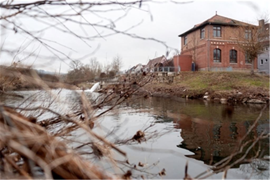 Strom aus Wasserkraft: Etwa mit der Flusskraftanlage in Lomersheim verfolgen die Stadtwerke das Ziel nachhaltiger Energiegewinnung. Foto: Fotomoment