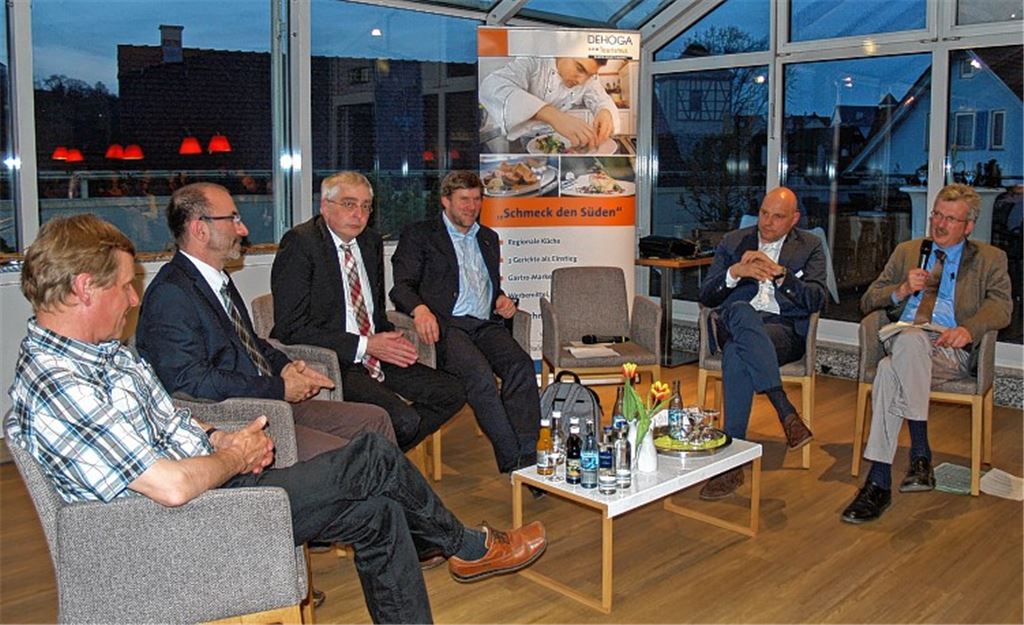 Stromberger Gesprächsrunde (v. li.): Martin Werthwein, Dietmar Gretter, Tobias Küenzlen, Dr. Markus Rösler, Klaus Sämann und Moderator Bruno Krieglstein.