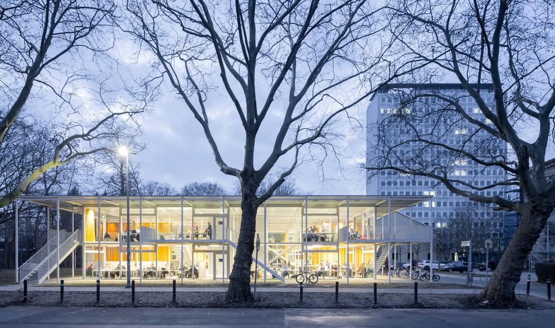 Studierendenhaus der TU Braunschweig, Architektur: Gustav Düsing & Max Hacke (Berlin). Ebenfalls ein DAM-Preis-Gewinner.
