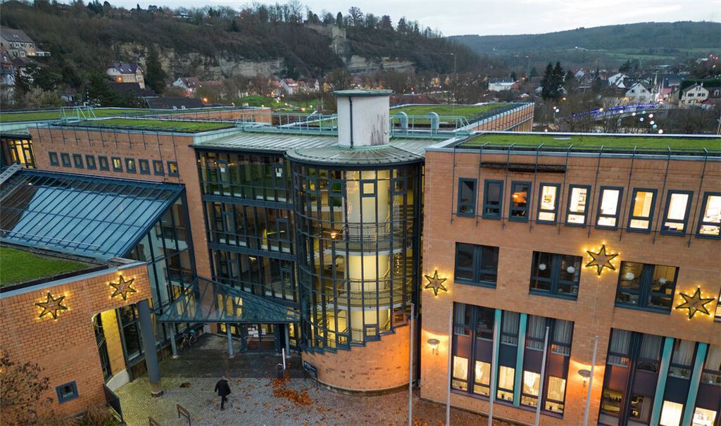 Stühlerücken im Mühlacker Rathaus: Neue Mitarbeiterinnen und Mitarbeiter treten ihren Dienst in der Stadtverwaltung an, den andere wiederum quittieren. Foto: Archiv